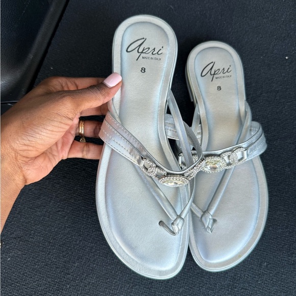 Apri Women’s Silver Sandals Size 8 - Picture 3 of 4